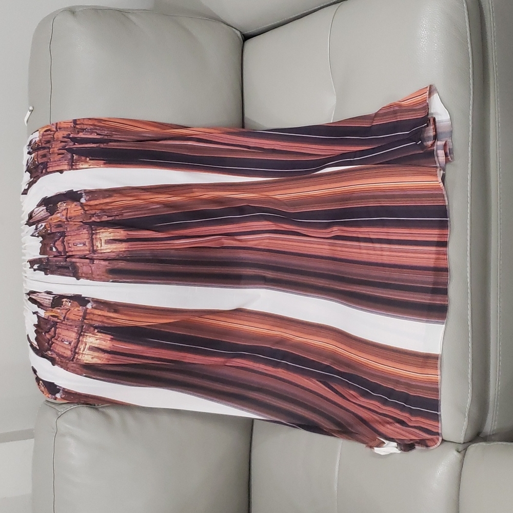 Beautiful Long Flowing Skirt w/ Gorgeous design